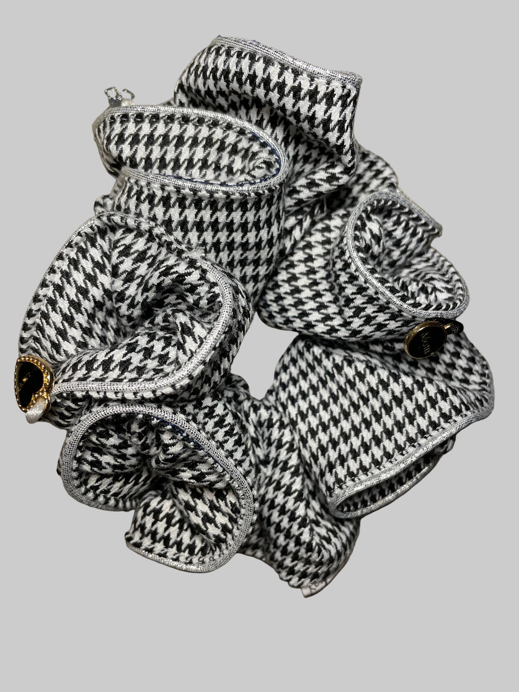 Chouchou Pied-de-Poule Couture – Élégance Ker Gaboma
