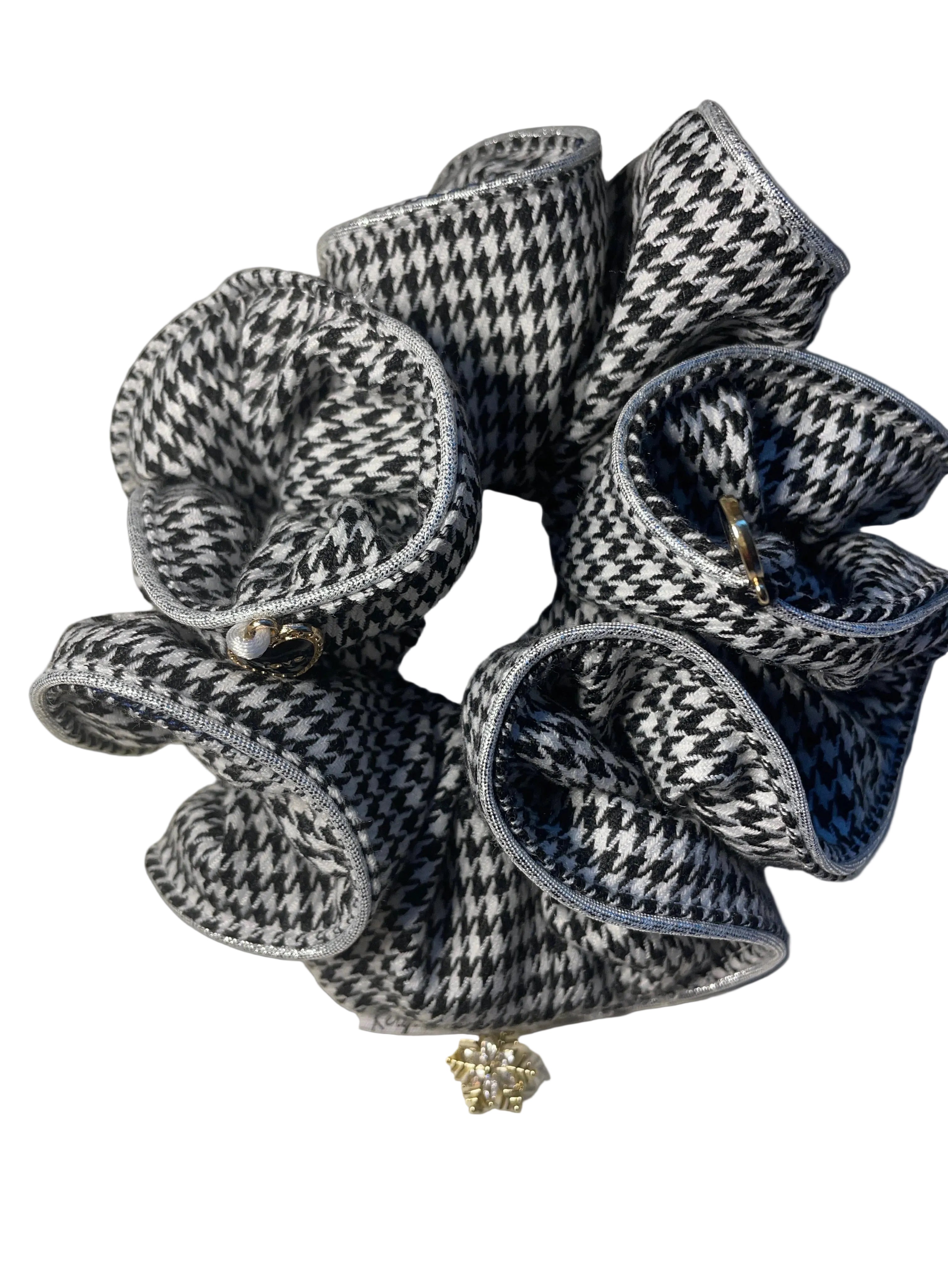 Chouchou Pied-de-Poule Couture – Élégance Ker Gaboma